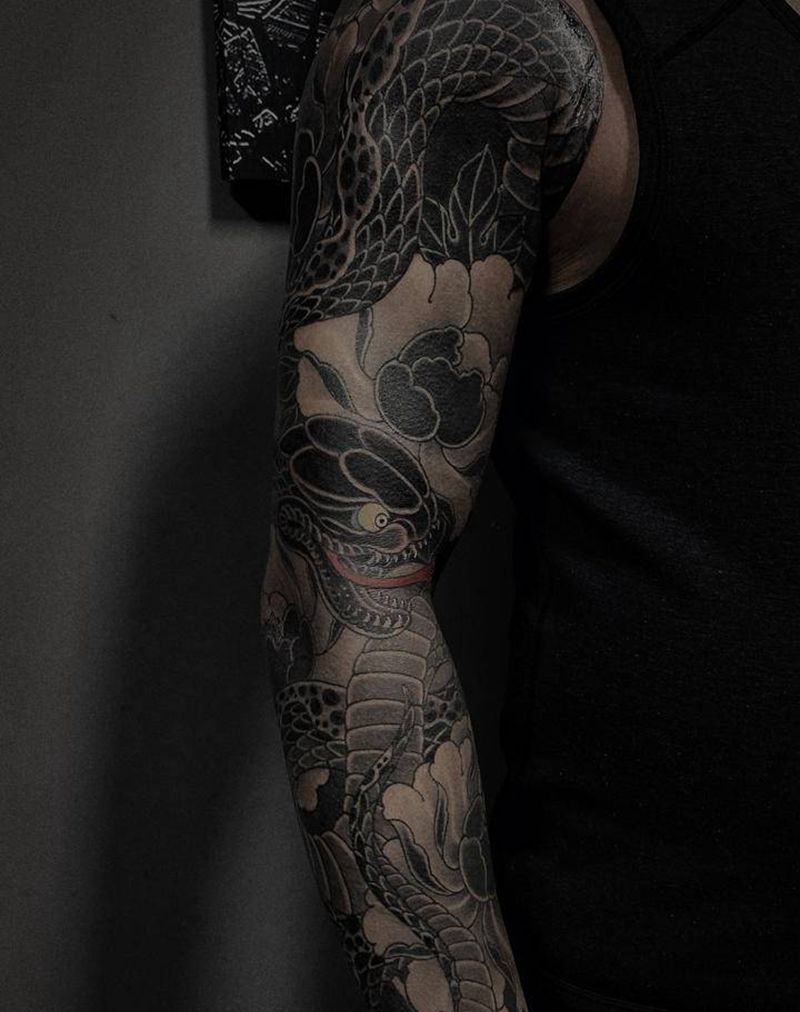 蛇纹身图片_手臂手部老传统纹身图案