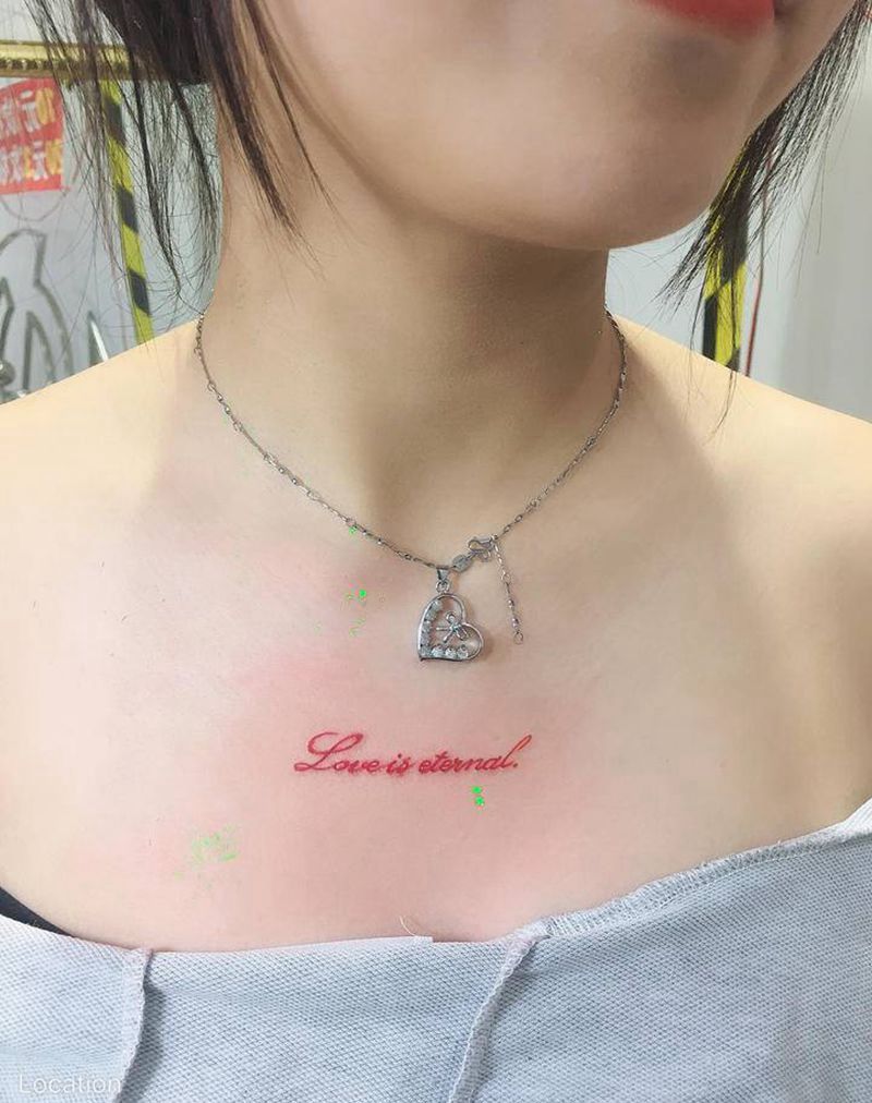 胸口英文纹身图片_胸部新传统花体字纹身图案