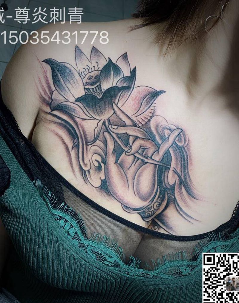 佛手莲花纹身图片_胸部肩部老传统新传统纹身图案