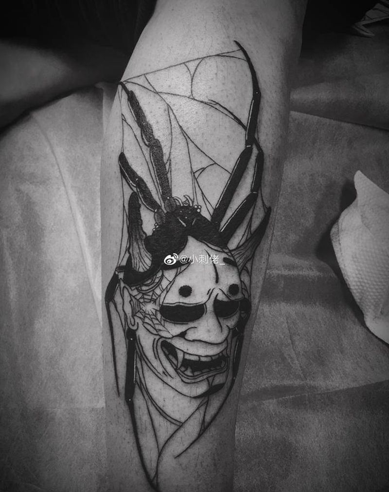 black work“般蛛”纹身图片_腿部脚部几何点刺般若蜘蛛蜘蛛网纹身图案