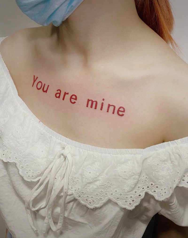 胸口字母纹身图片_胸部肩部花体字New School纹身图案