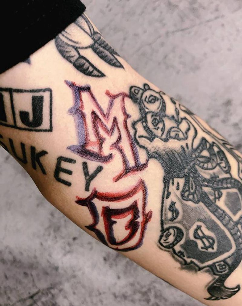 MD纹身图片_手臂手部花体字Old School奇卡诺字母纹身图案