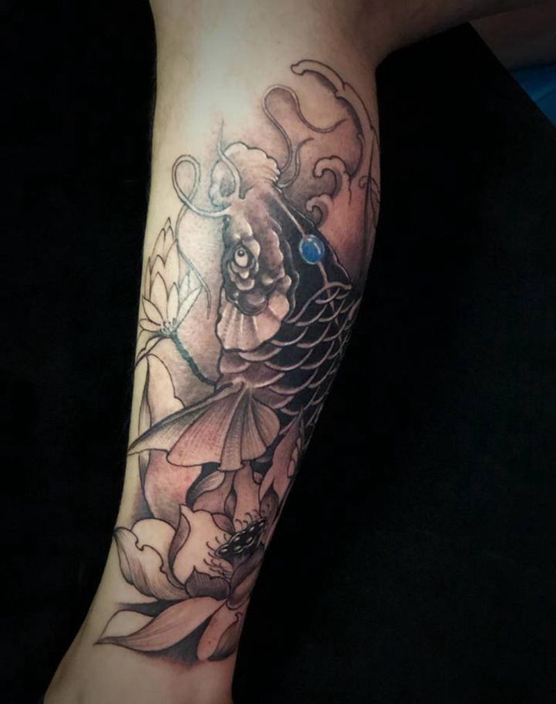 鱼纹身图片_腿部纹身图案