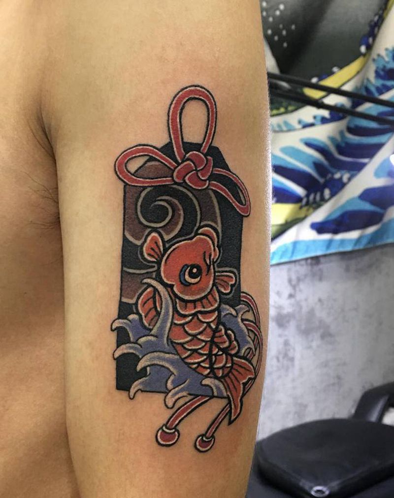 御守（遮盖）纹身图片_手臂老传统新传统鲤鱼御守纹身图案