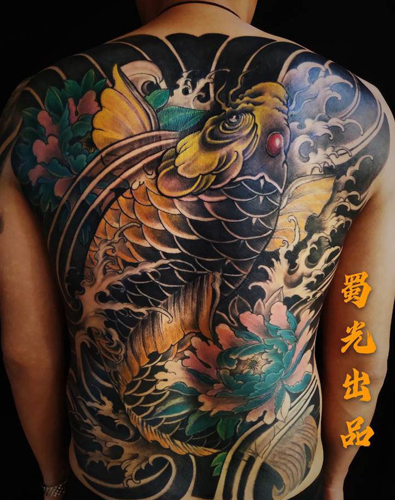 锦鲤纹身图片_背部纹身图案