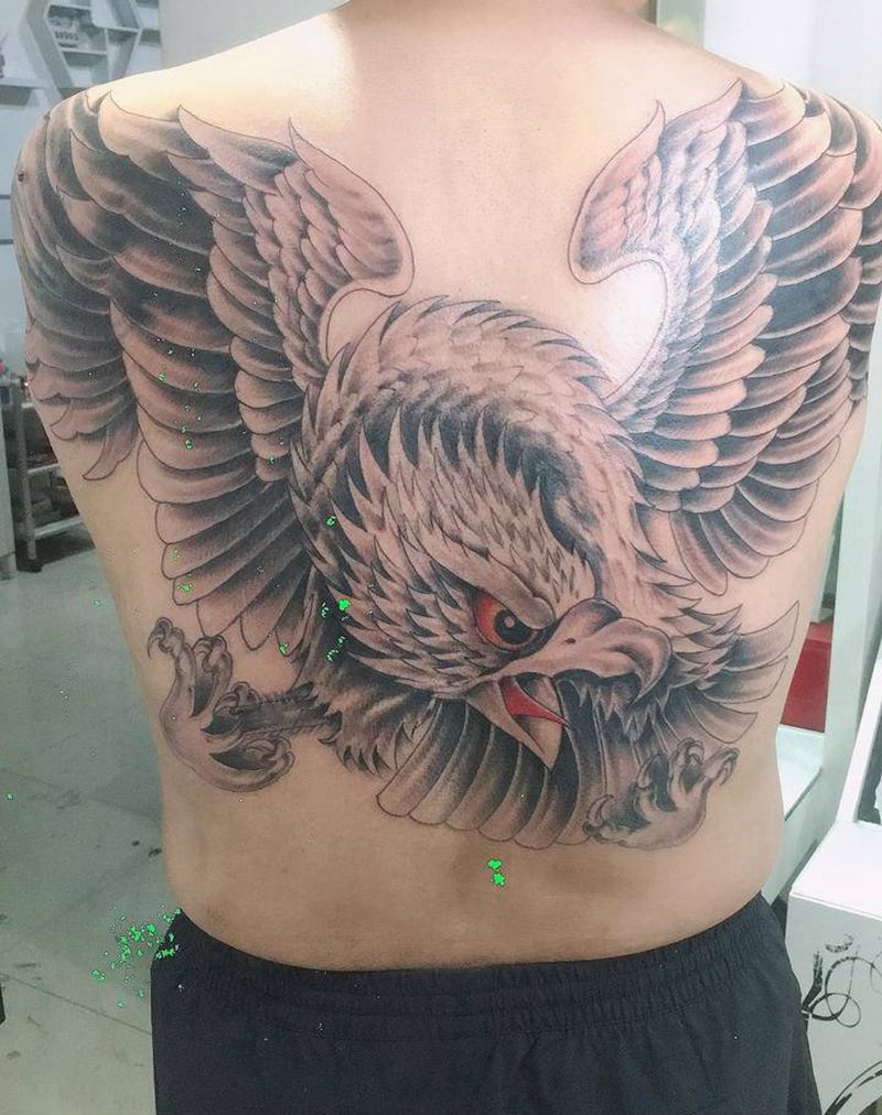 大鹏展翅纹身图片_背部新传统纹身图案