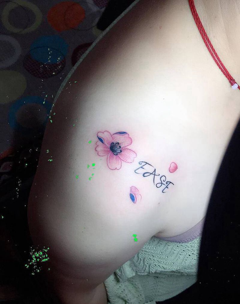 樱花➕英文纹身图片_肩部胸部新传统纹身图案