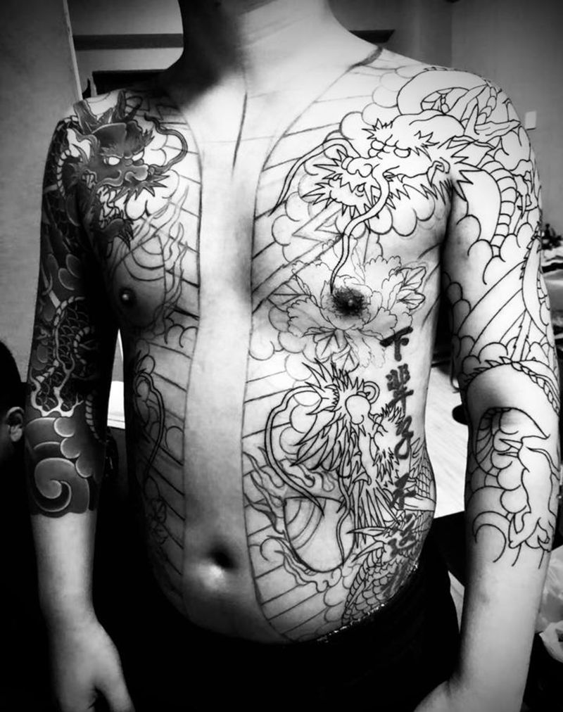 通体未完纹身图片_腹部胸部老传统纹身图案