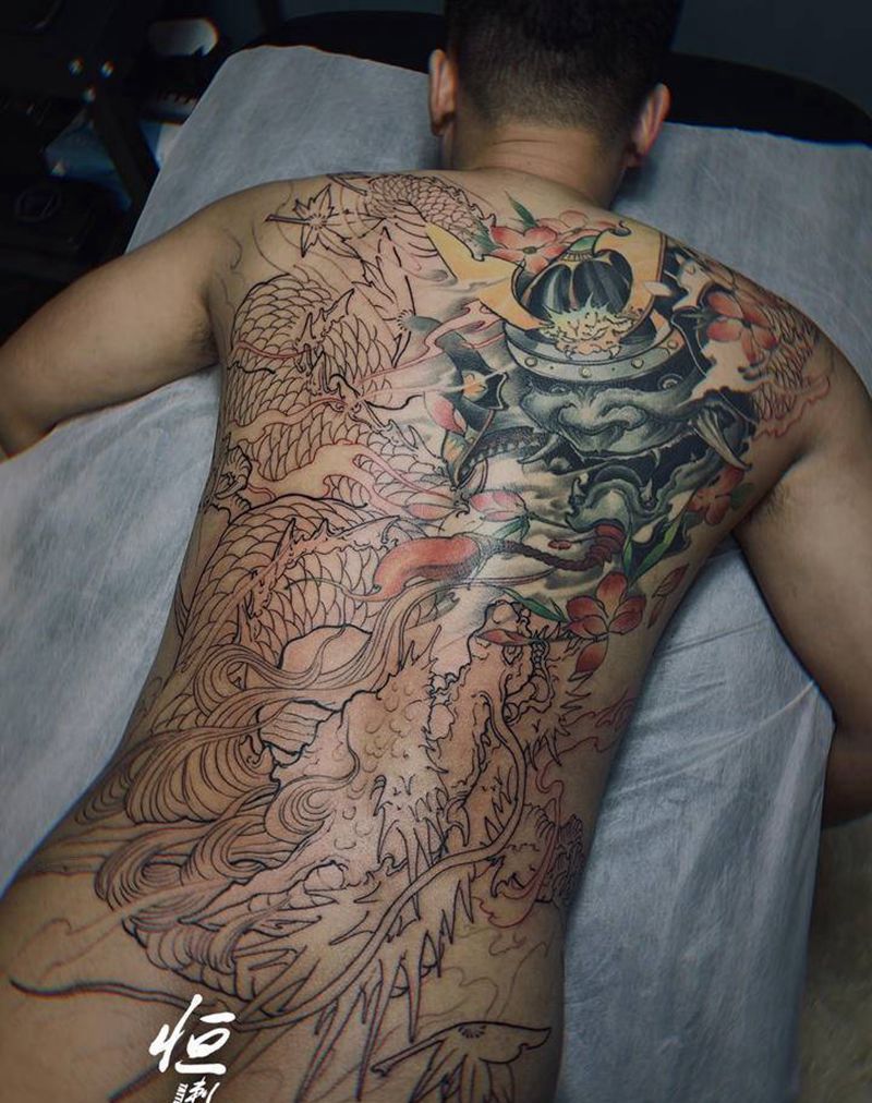 满背龙线条纹身图片_背部新传统纹身图案