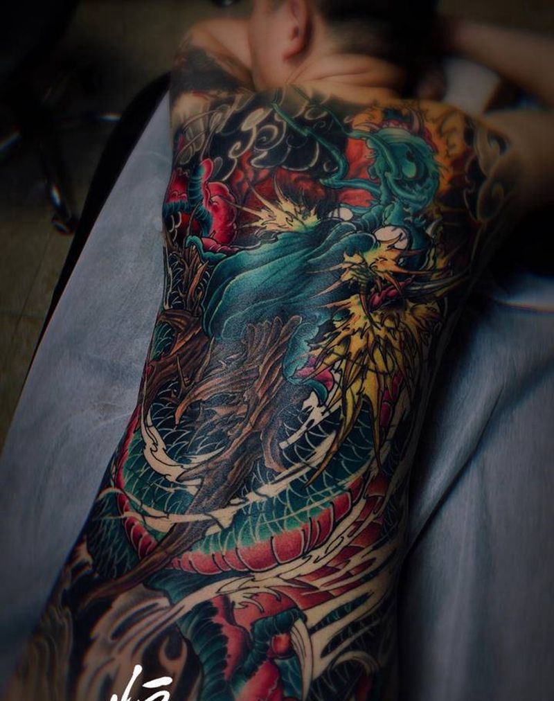 满背龙 遮盖纹身图片_背部臀部新传统纹身图案