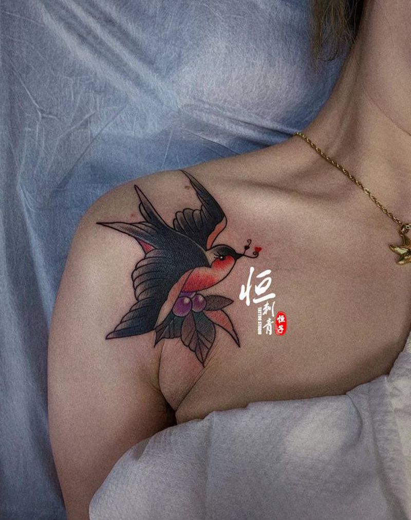 燕子纹身图片_肩部颈部Old School纹身图案