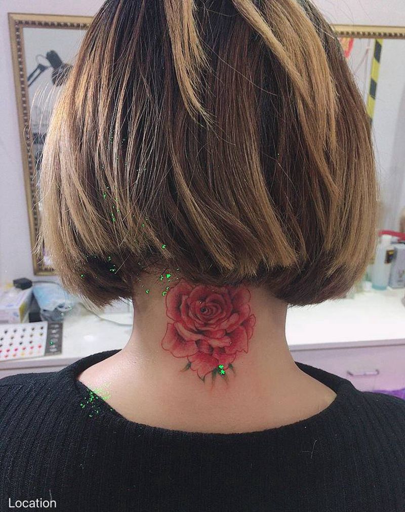 玫瑰花的葬礼纹身图片_颈部肩部新传统纹身图案