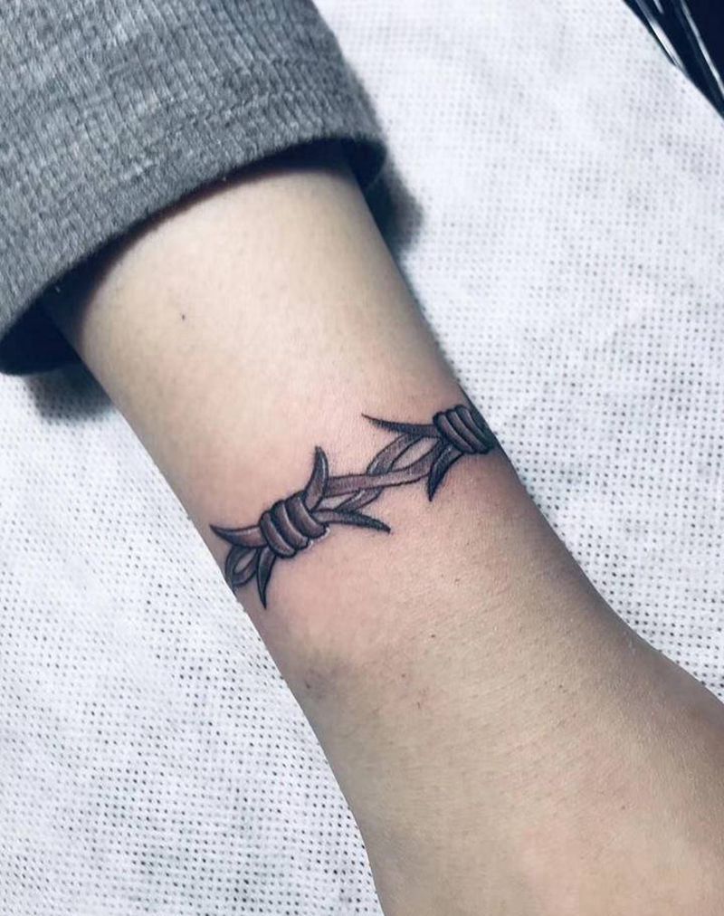 荆棘手环纹身图片_臀部点刺纹身图案