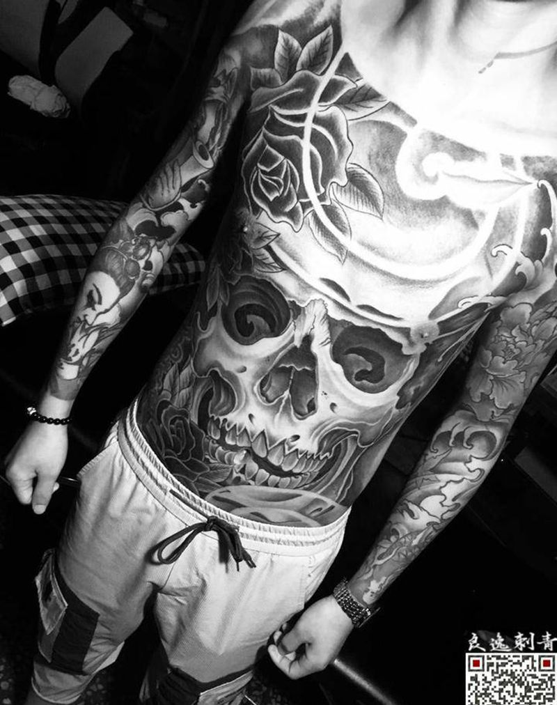 前胸纹身图片_胸部纹身图案