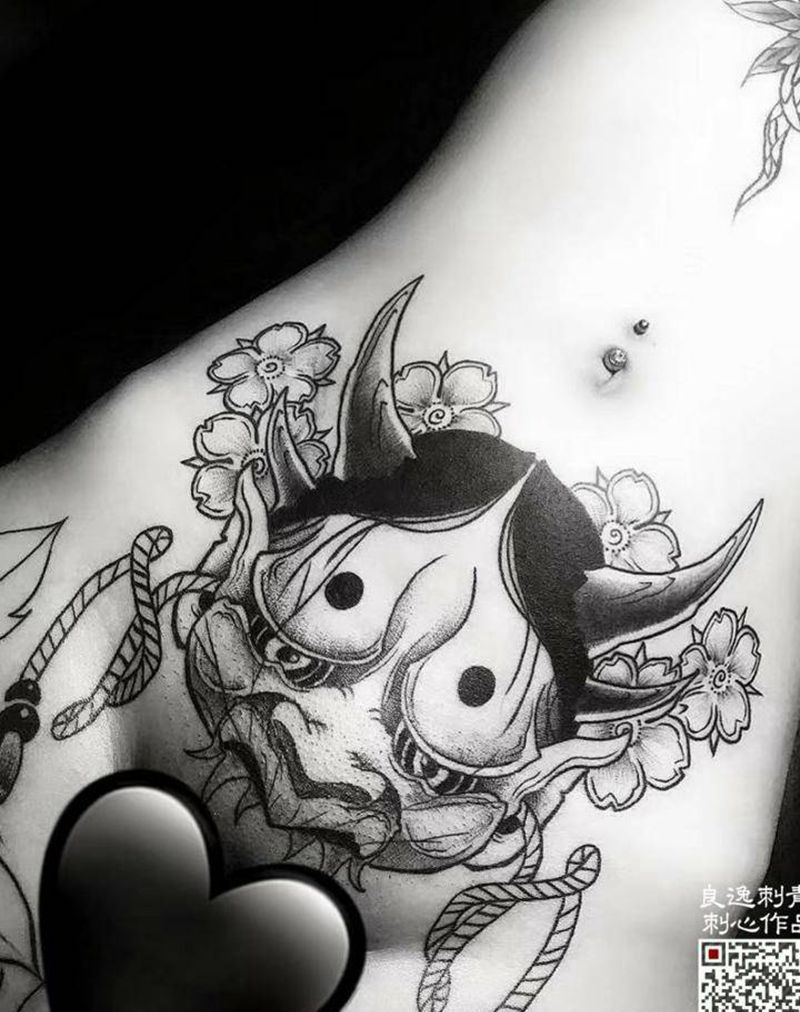 班若纹身图片_腹部纹身图案