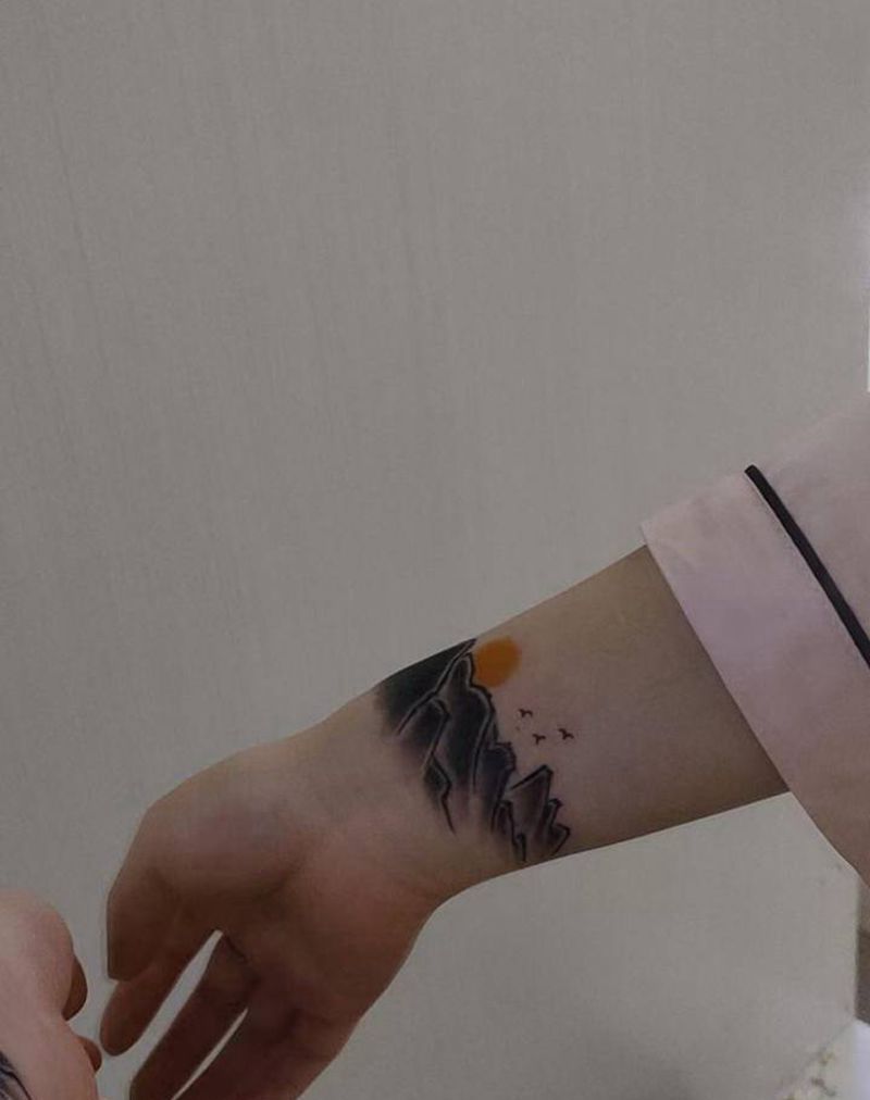 反馈纹身图片_手臂纹身图案