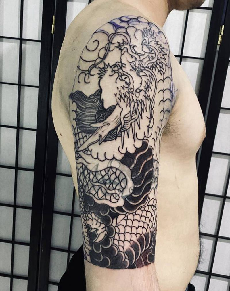 大臂遮盖纹身图片_手臂老传统龙纹身图案