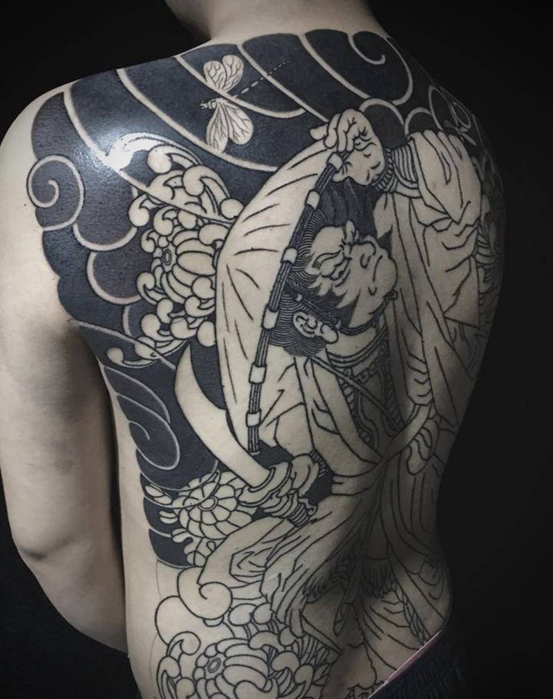 满背石秀2纹身图片_背部肩部老传统石秀水浒生首纹身图案