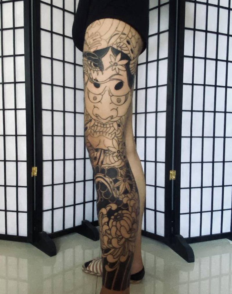 般若与蛇纹身图片_腿部老传统纹身图案