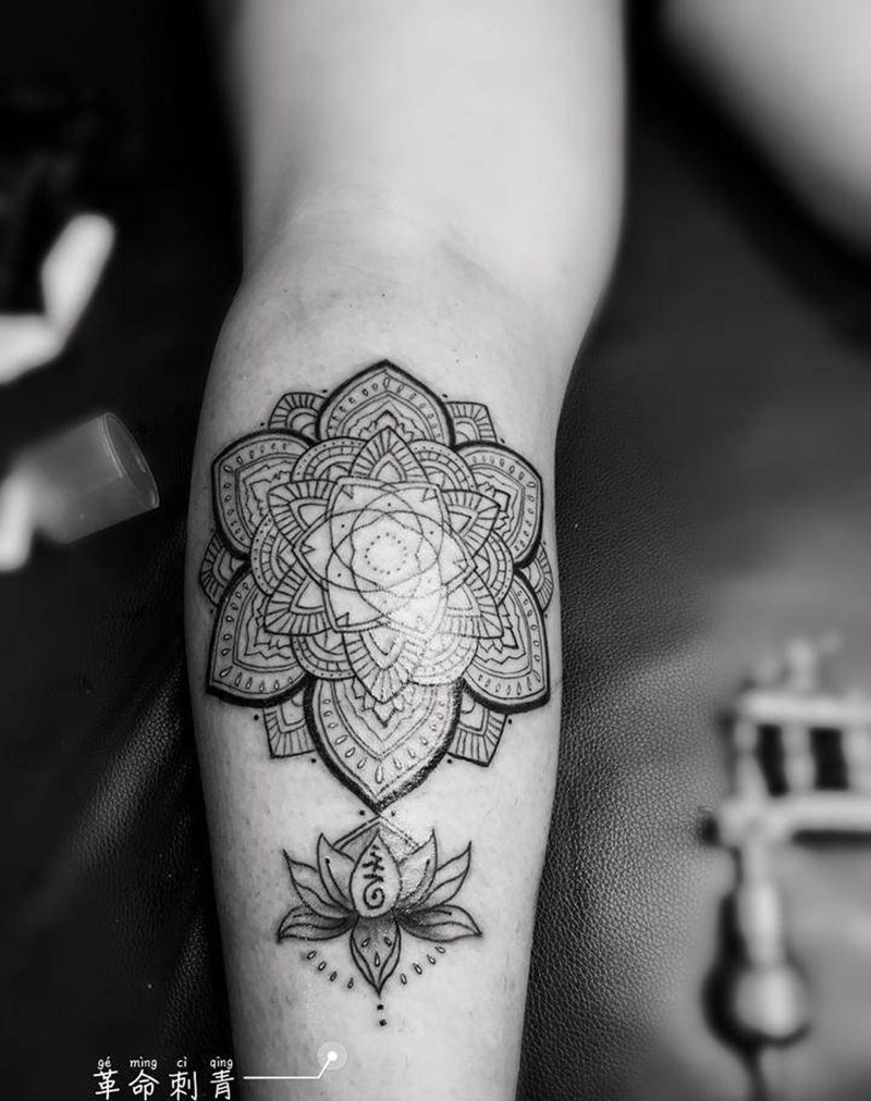 曼陀罗纹身图片_腿部纹身图案