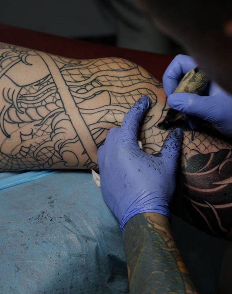 彫國传统的味道纹身图片_腿部老传统新传统纹身图案