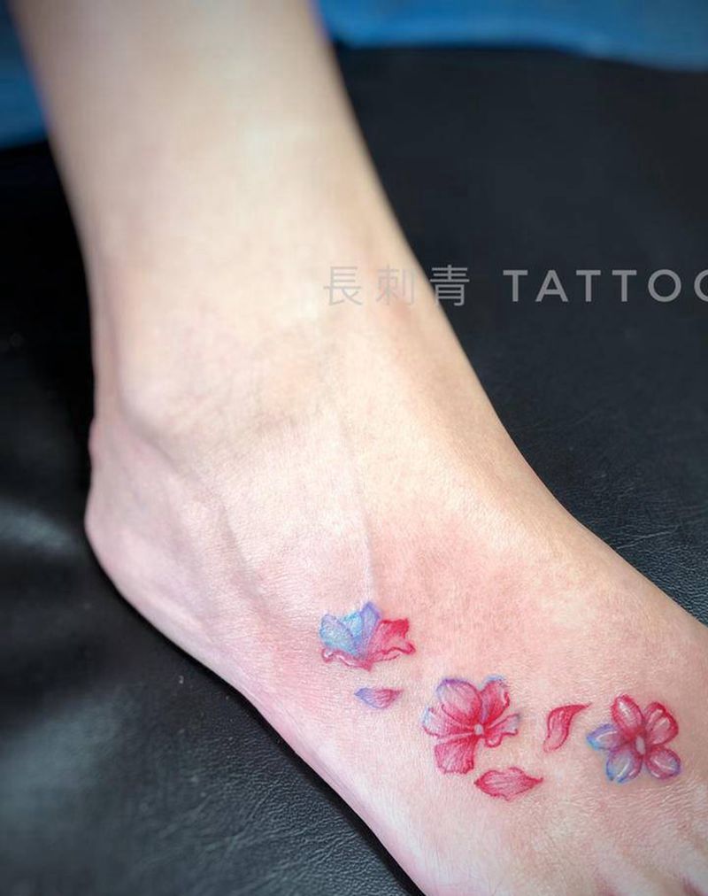花花纹身图片_脚部小清新纹身图案