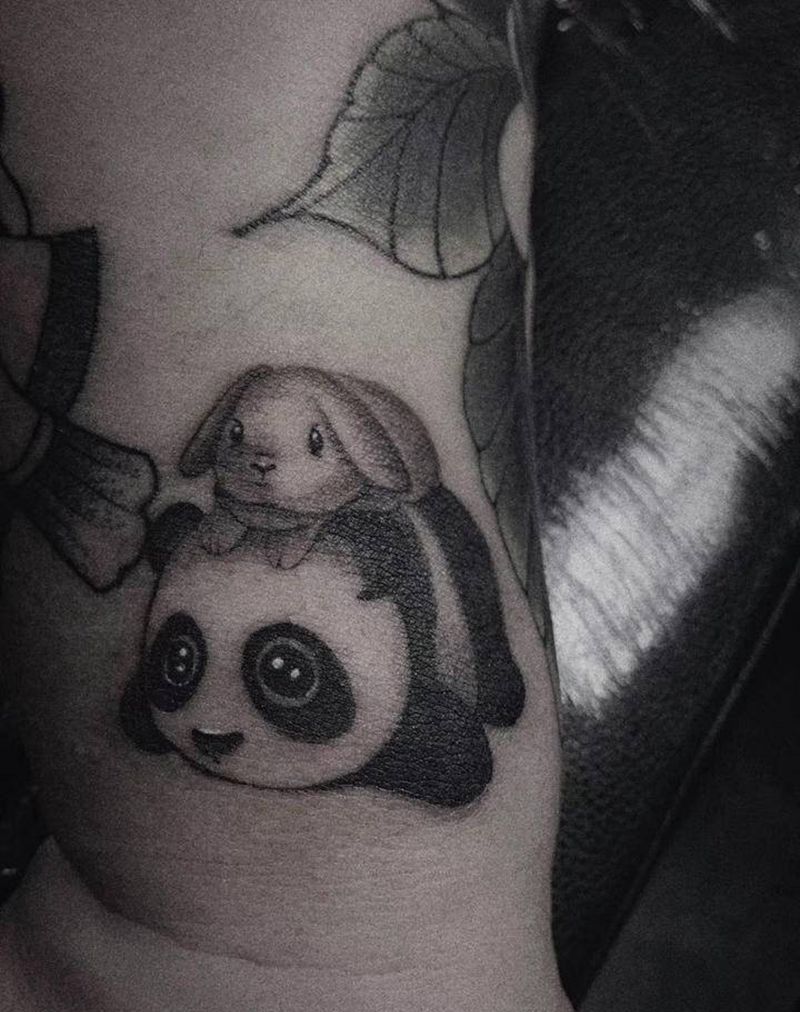 熊猫纹身图片_手部点刺纹身图案