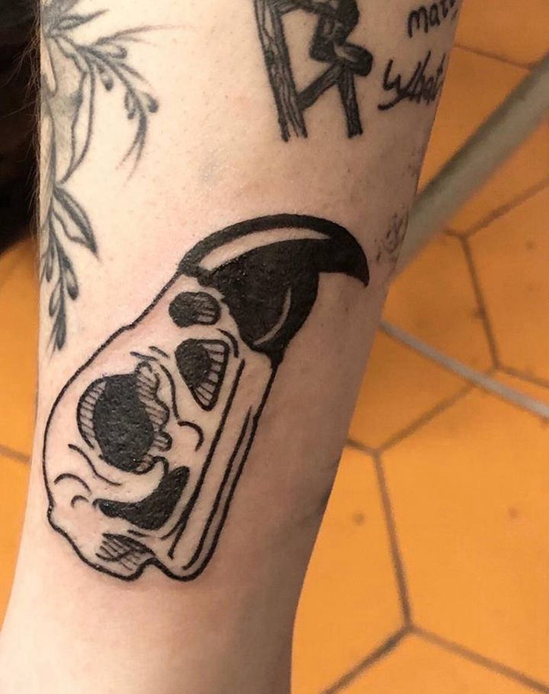 小骷髅鹰头纹身图片_手臂Old School纹身图案