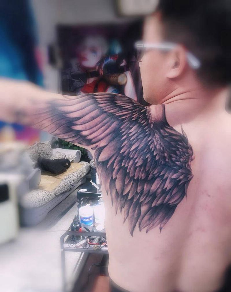 天使之翼纹身图片_背部手臂欧美写实纹身图案