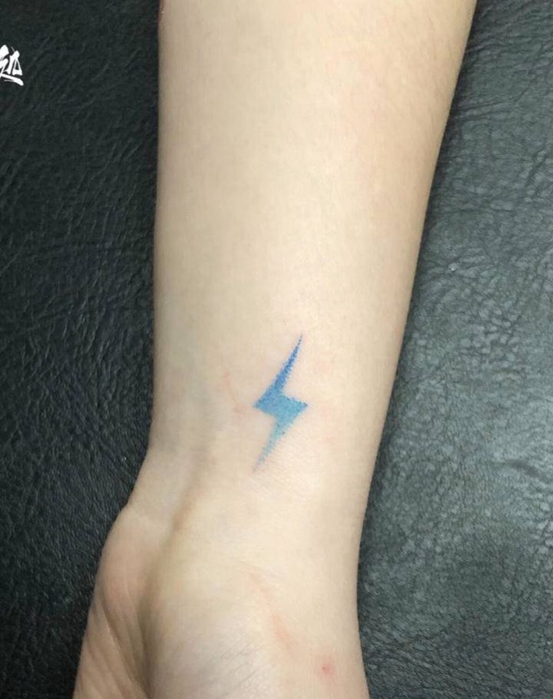 闪电纹身图片_手臂纹身图案