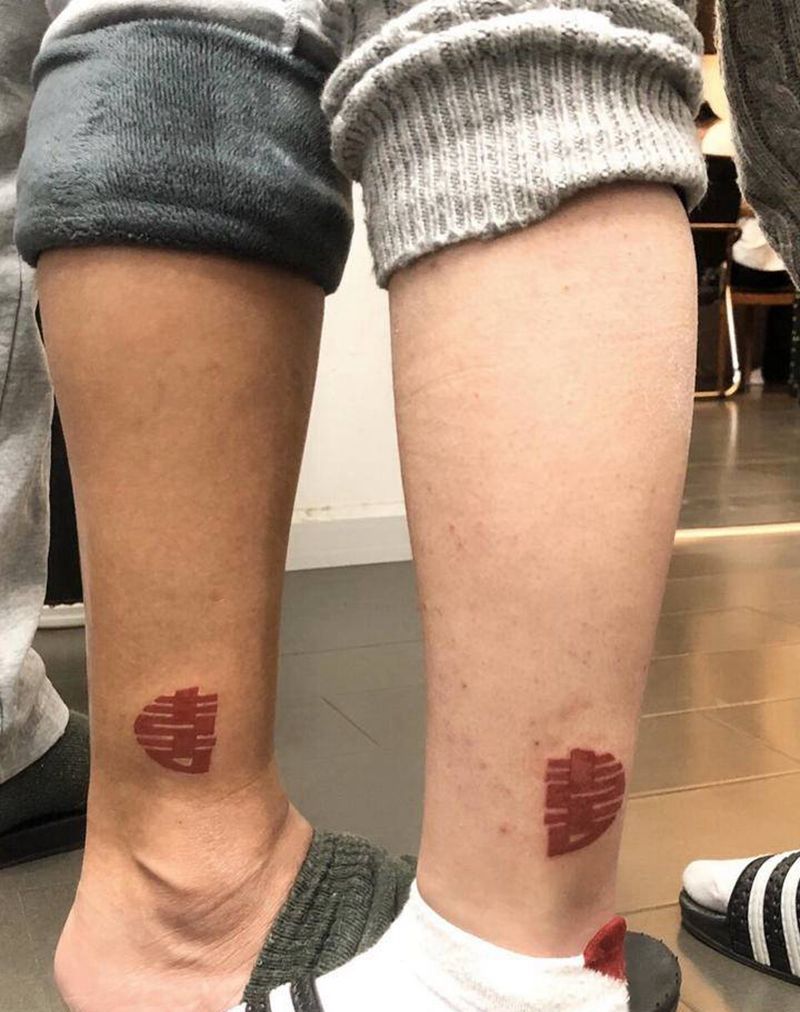 情侣纹身图片_腿部纹身图案