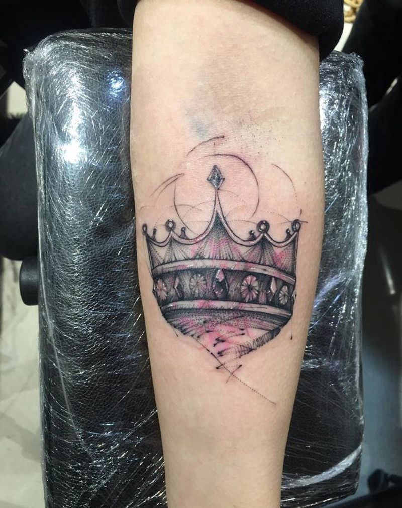 皇冠遮盖纹身图片_手臂几何点刺纹身图案