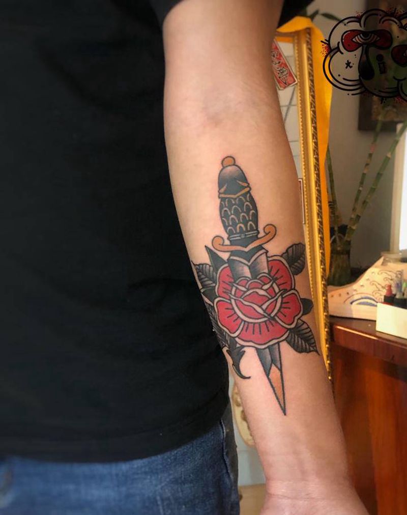 玫瑰纹身图片_手臂Old School纹身图案