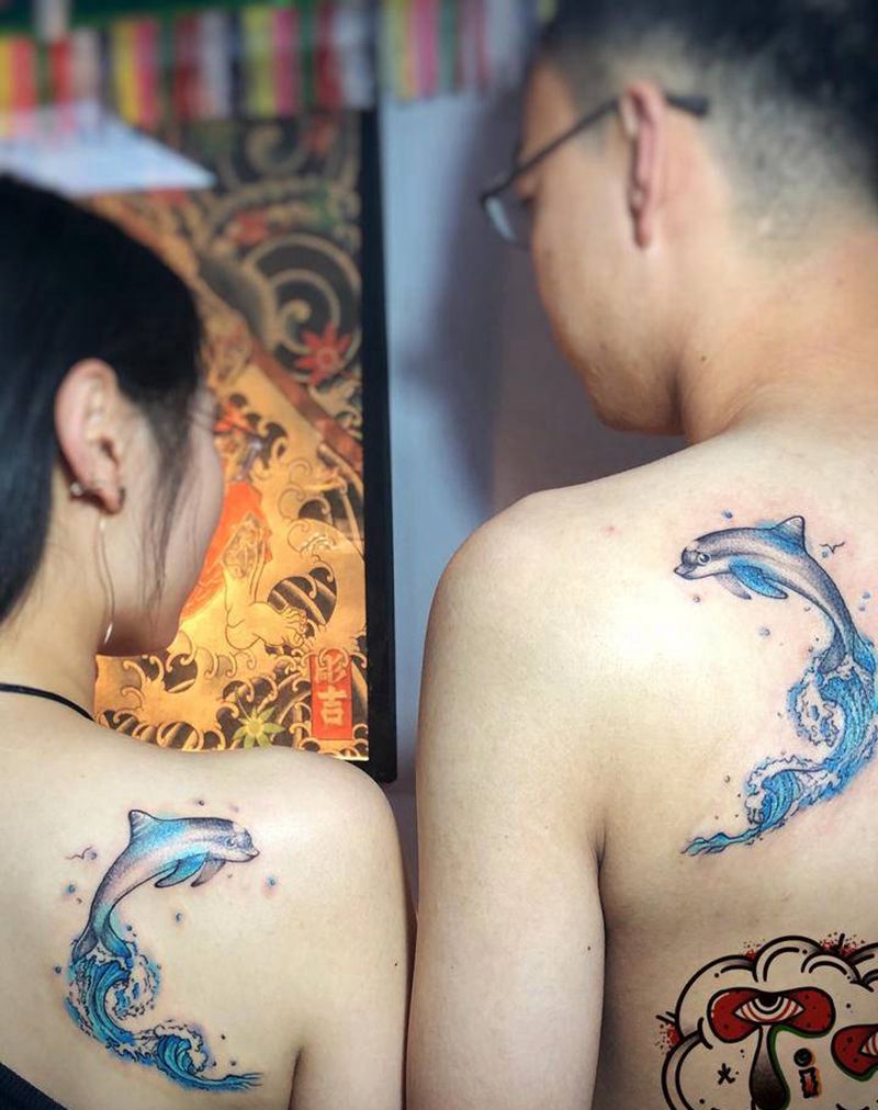 情侣 原创纹身图片_背部水彩纹身图案