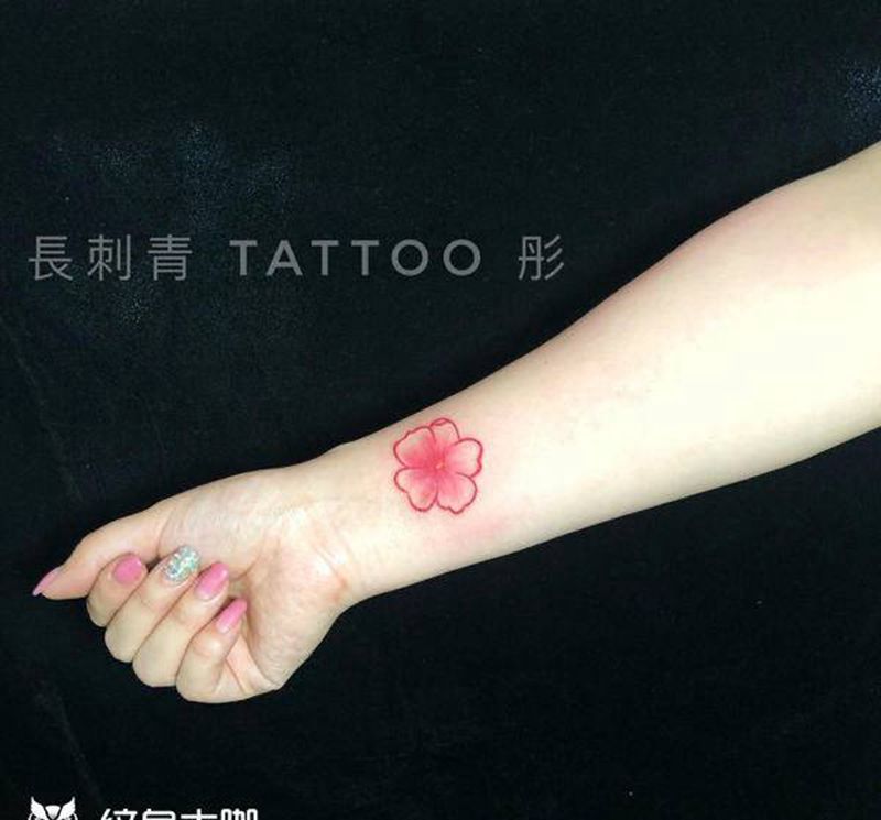 花纹身图片_手臂新传统纹身图案