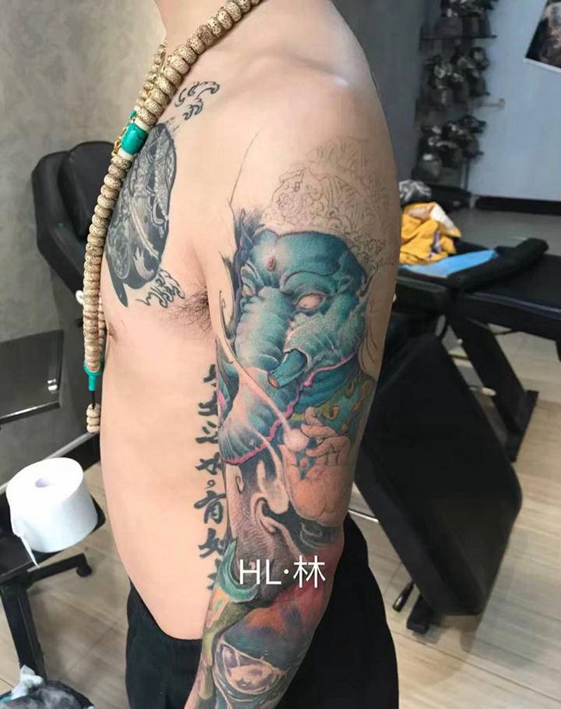 彩色象财神纹身图片_手臂纹身图案