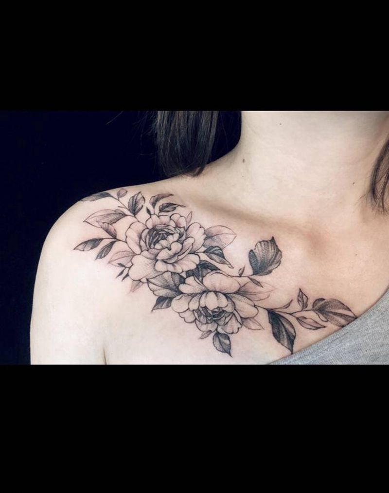 素花纹身图片_胸部纹身图案