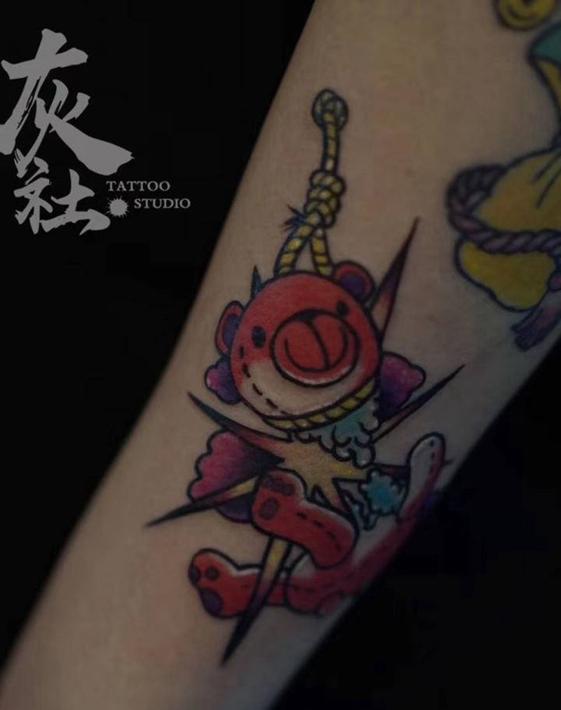 小熊纹身图片_手臂Old School纹身图案