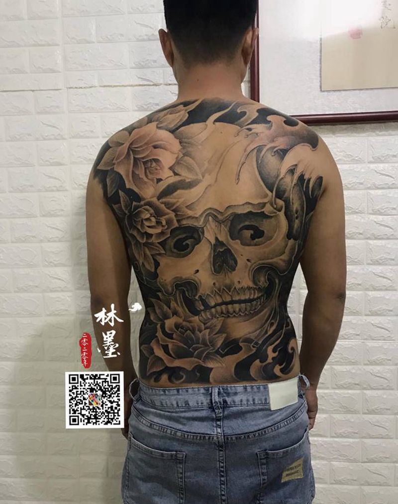 骷髅纹身图片_背部新传统纹身图案