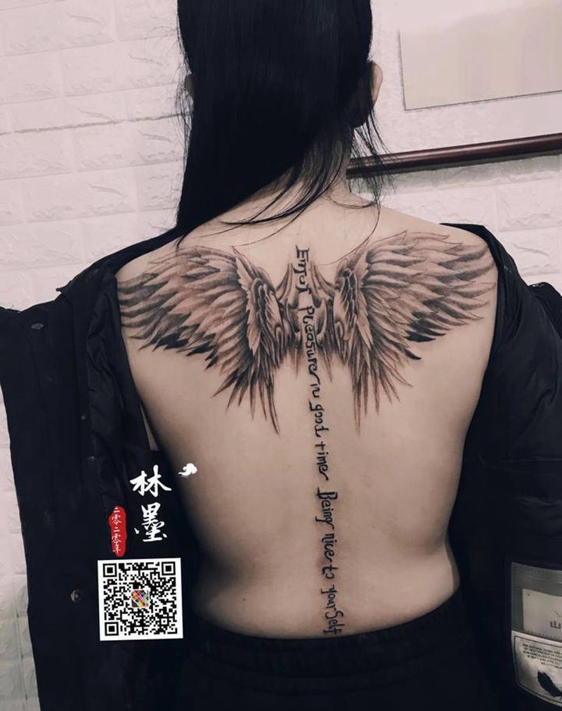 翅膀纹身图片_背部新传统纹身图案