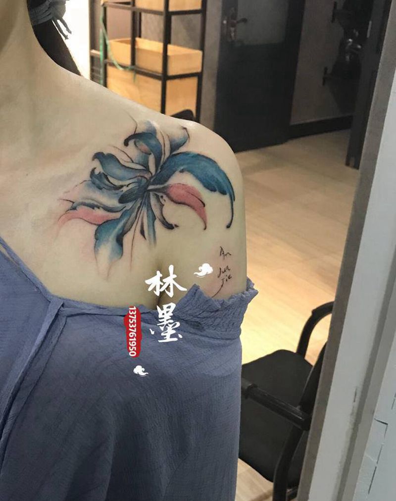彼岸花纹身图片_肩部新传统纹身图案