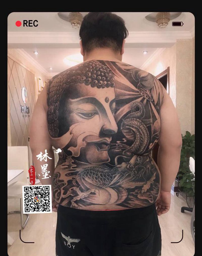 满背修改纹身图片_背部新传统纹身图案