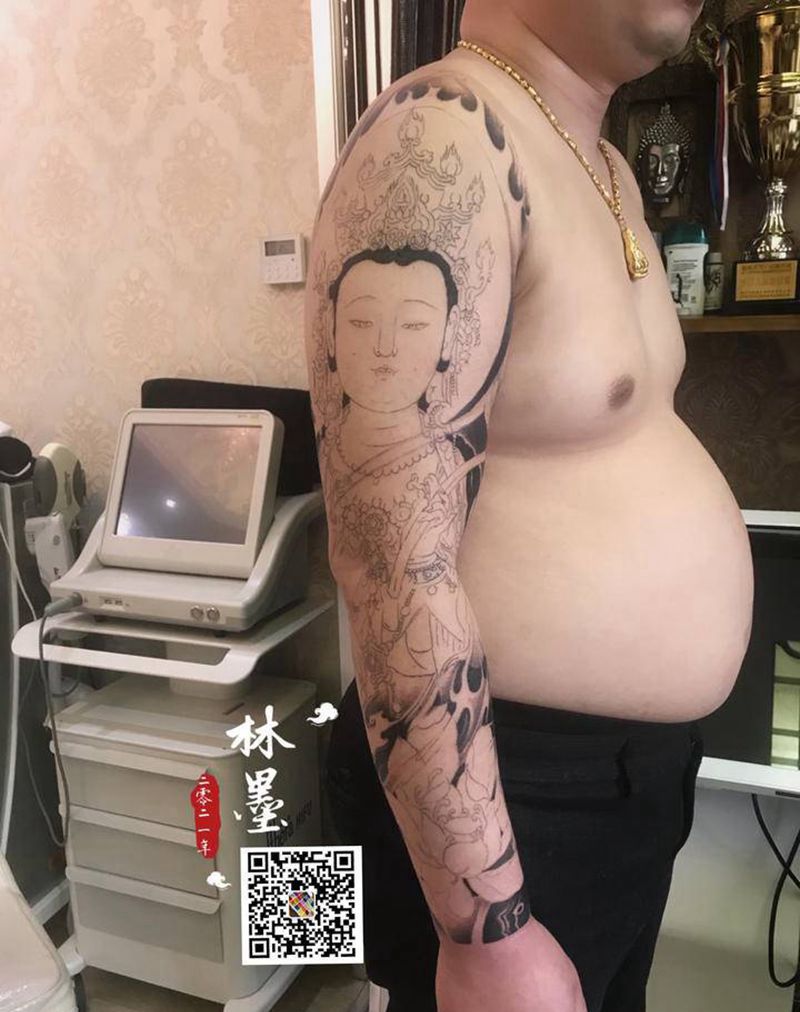 彩色菩萨花臂纹身图片_手臂新传统纹身图案