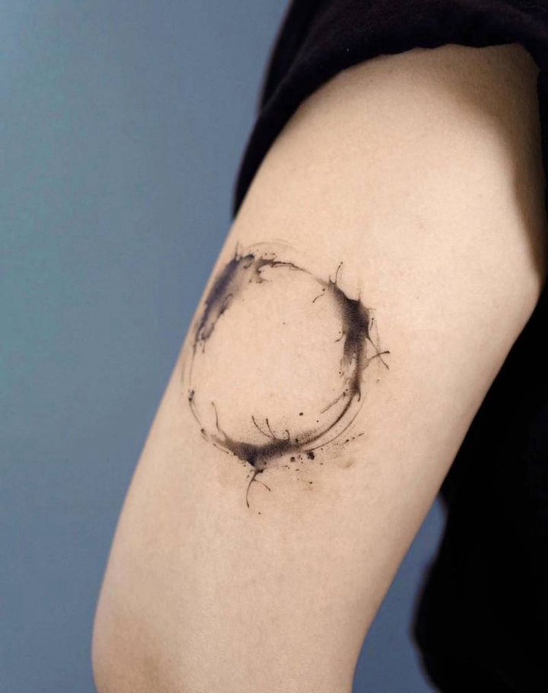 噗纹身图片_手臂水墨纹身图案