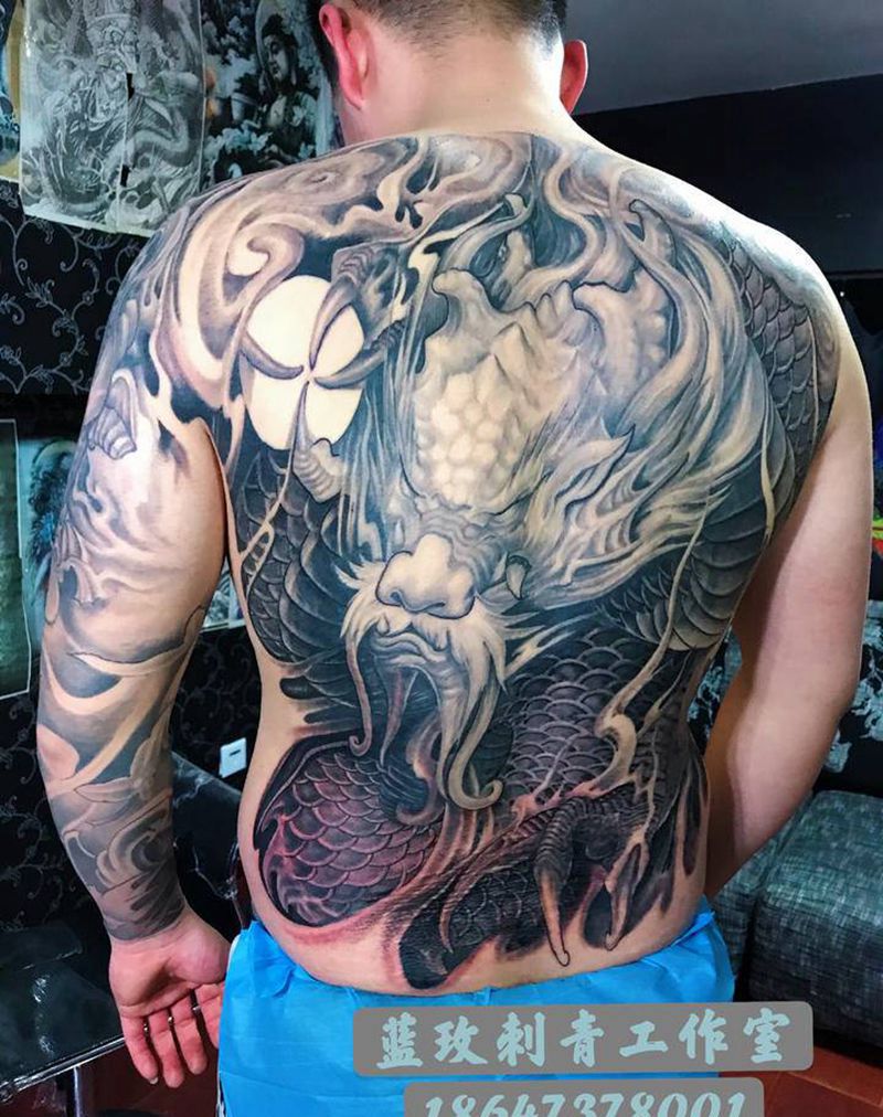满背龙纹身图片_背部新传统纹身图案