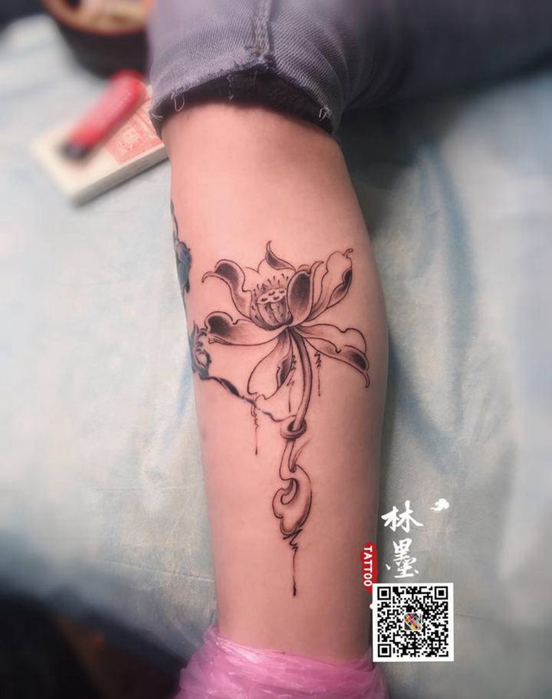 旧图新生纹身图片_腿部新传统纹身图案