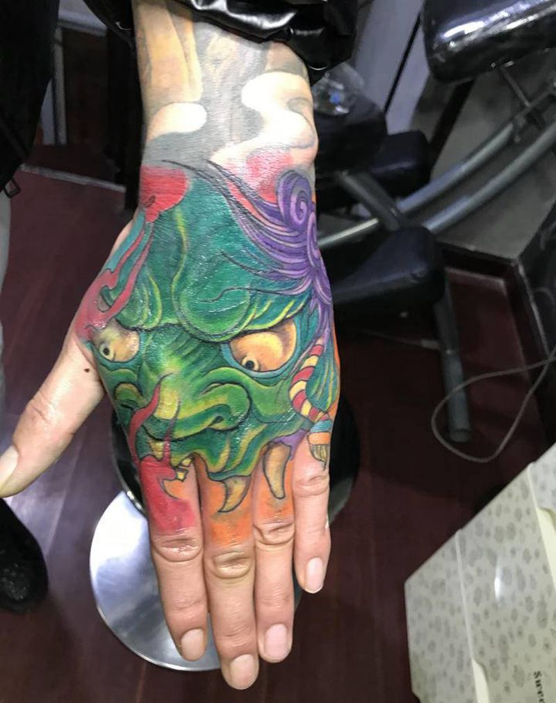 手背遮盖作品纹身图片_手部新传统纹身图案