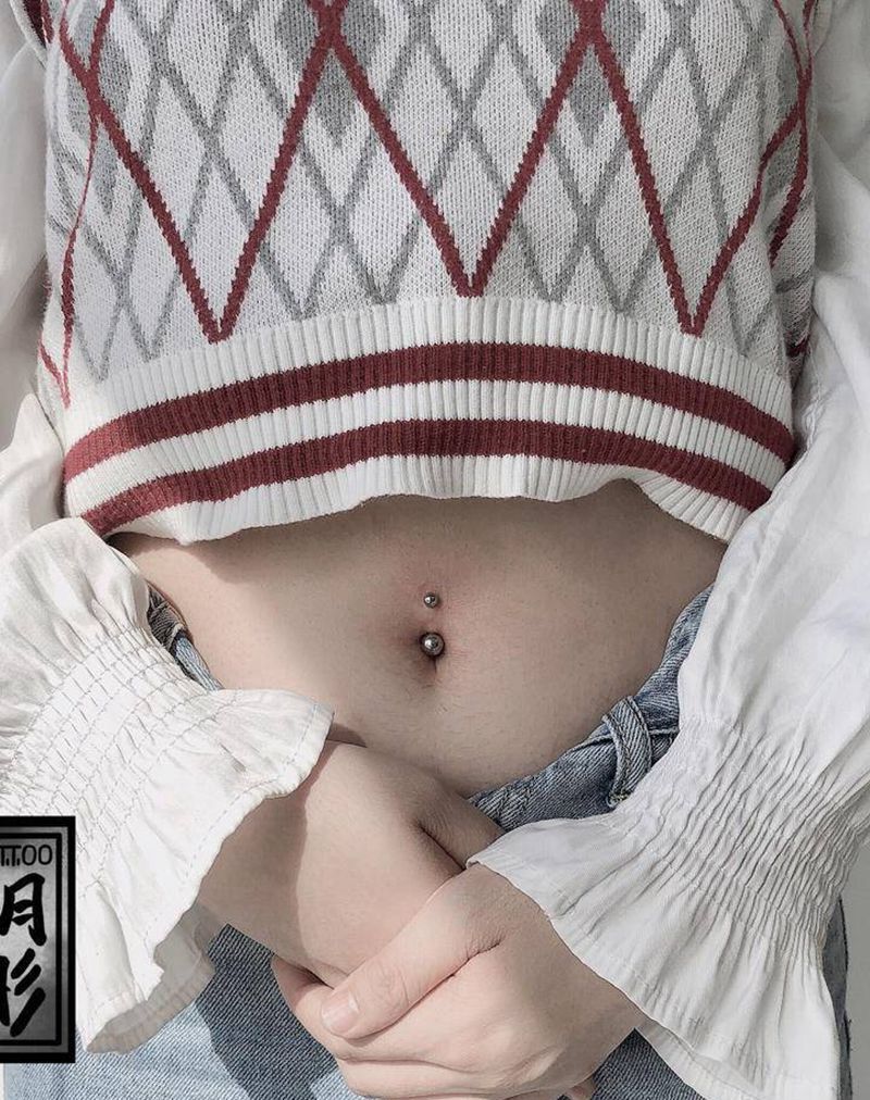 穿孔脐钉纹身图片_穿孔纹身图案