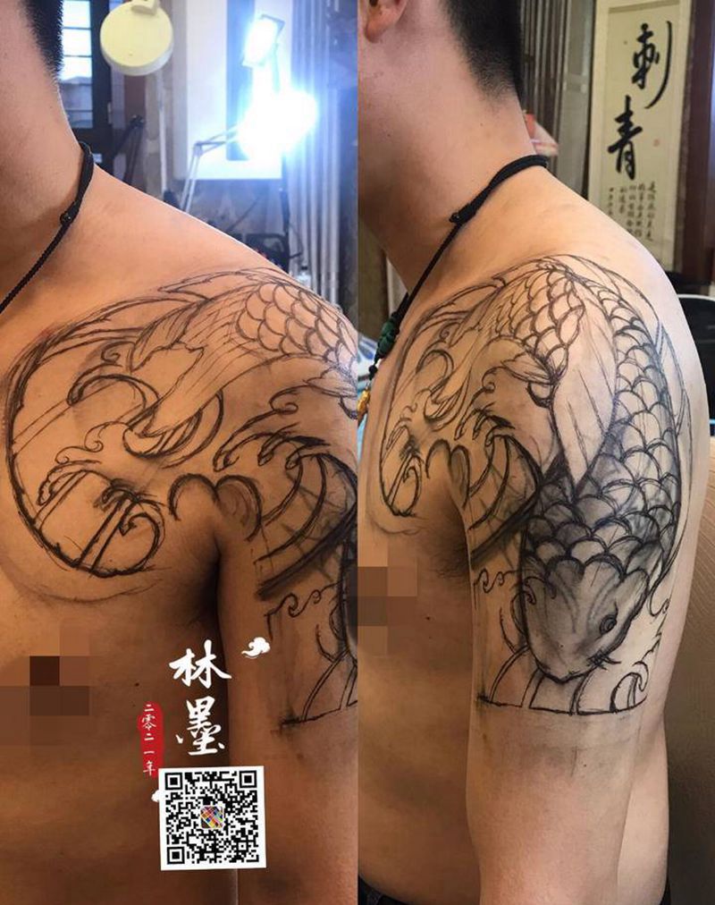 半胛鱼纹身纹身图片_肩部老传统纹身图案