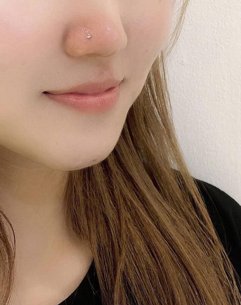 鼻钉纹身图片_穿孔纹身图案